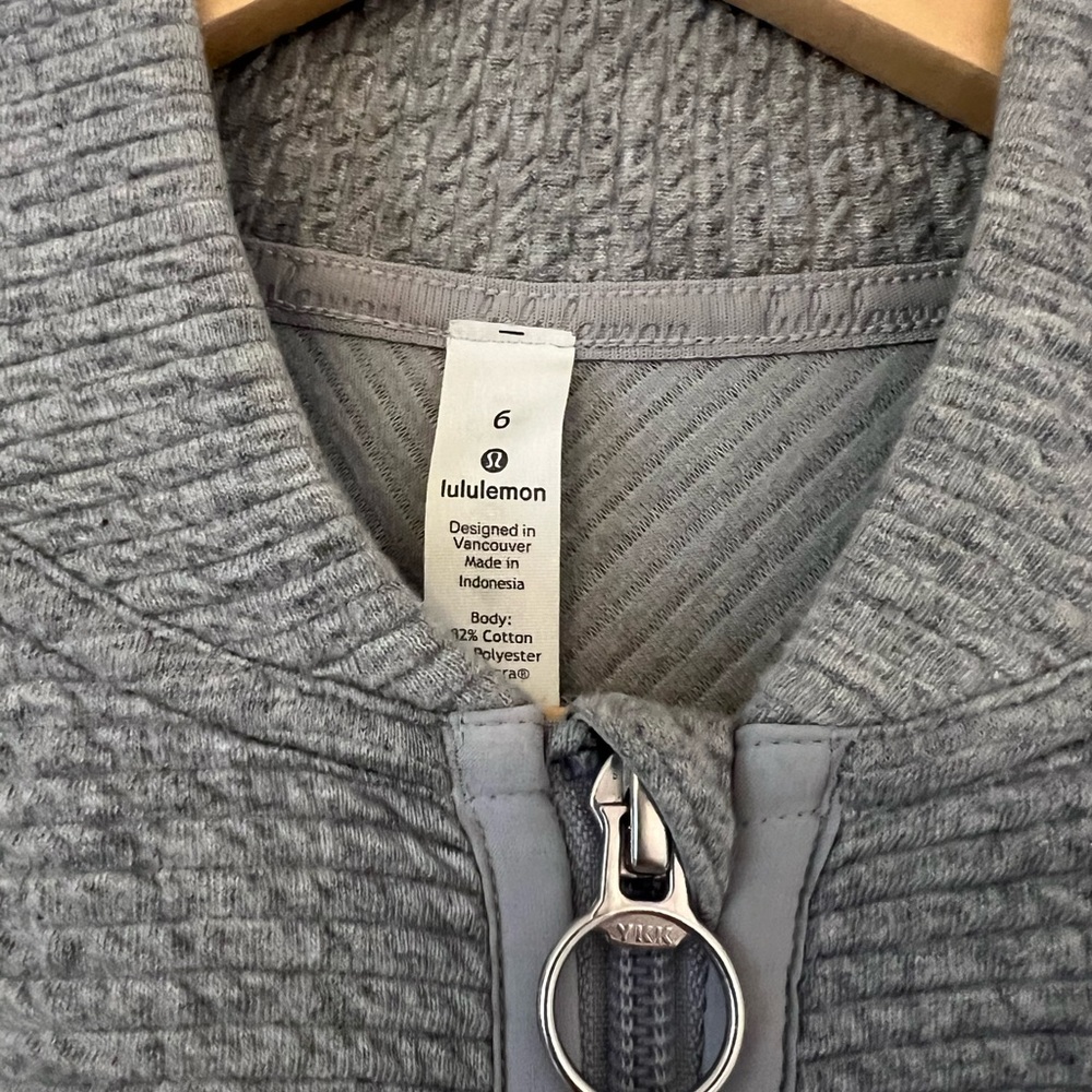 On Repeat Bomber. - image 5